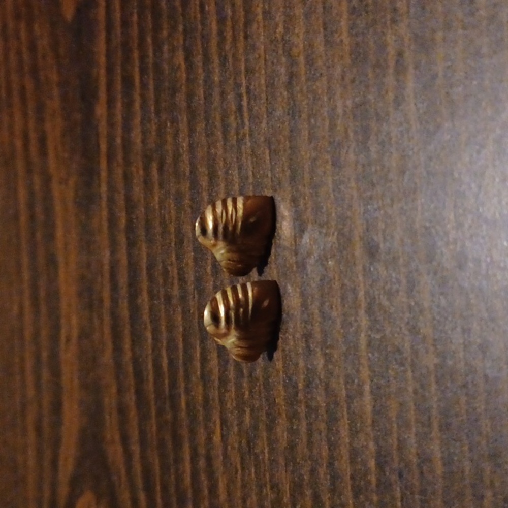 Genuine gold heart studs